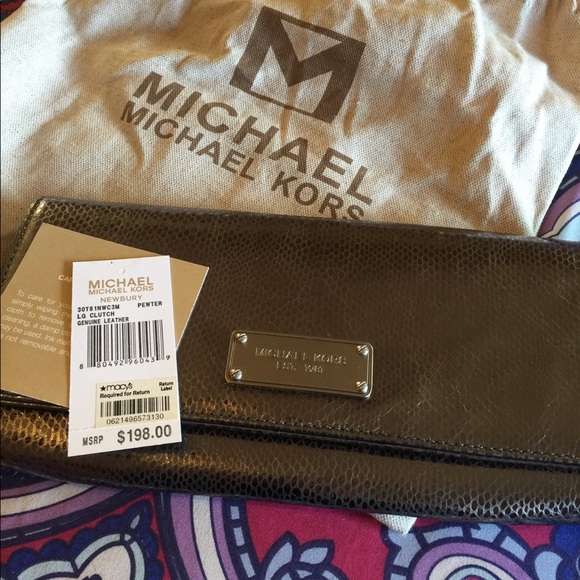 Michael Kors Handbags - Michael Kors Clutch